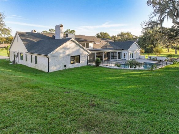107 AMBERWOOD Court LONGWOOD, FL