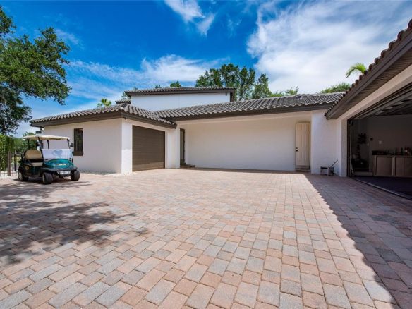 6221 BLAKEFORD Drive WINDERMERE, FL