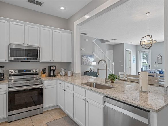 7492 GATHERING Drive REUNION, Florida